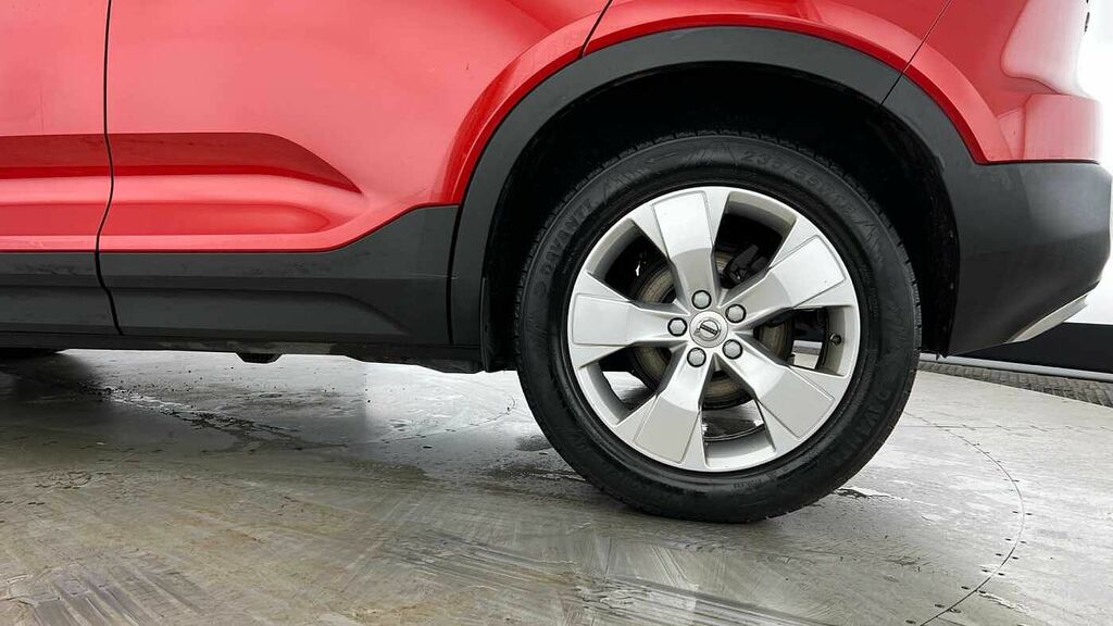 Volvo XC40 Momentum, T3 NA22WHD Red #4