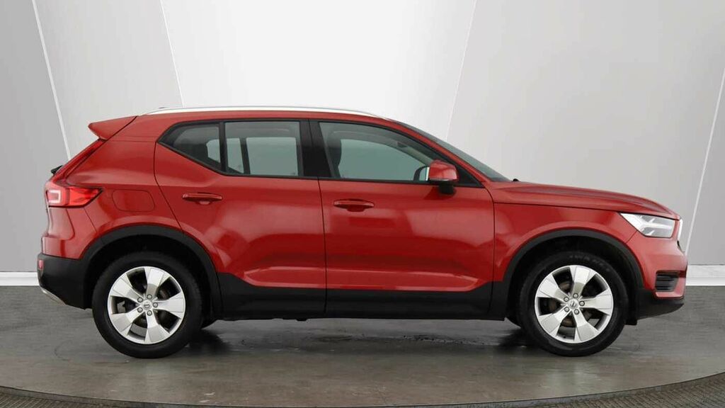 Volvo XC40 Momentum, T3 NA22WHD Red #2