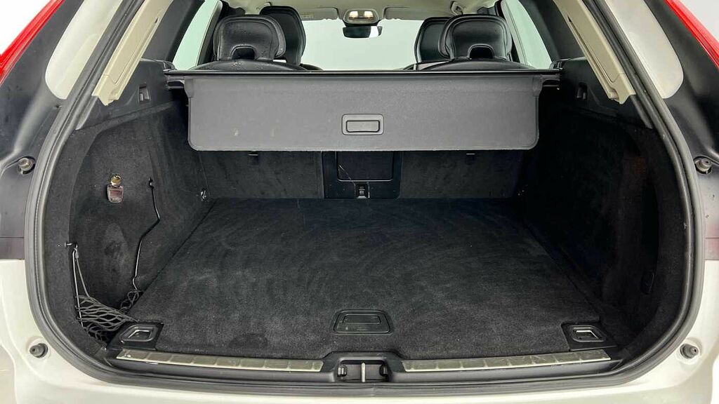 Volvo XC60 Momentum, B4 Awd Mild Hybrid White #5