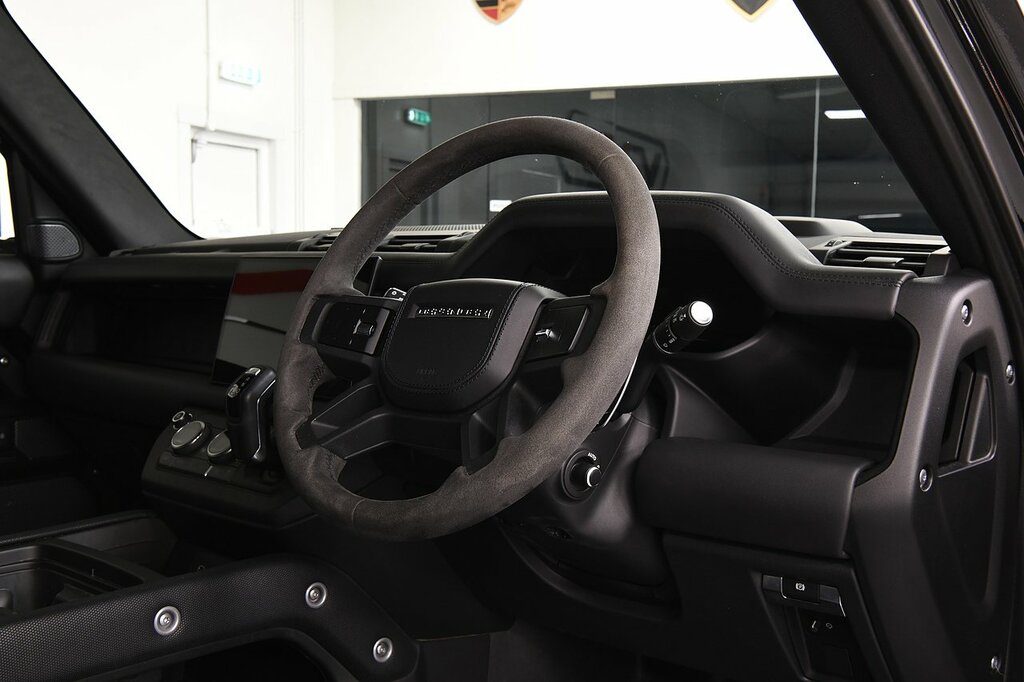 Land Rover Defender 110 P525 V8 Black #5