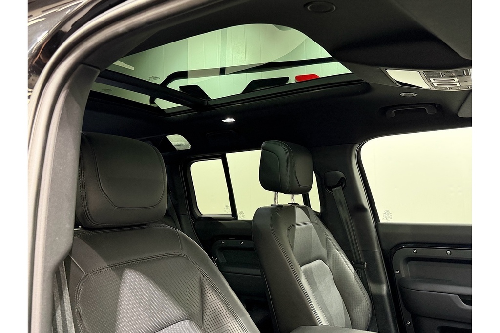Land Rover Defender 110 P525 V8 Black #5