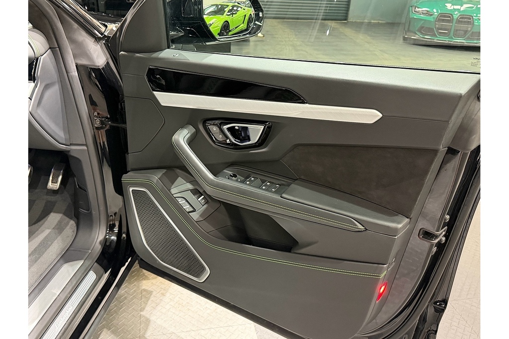 Lamborghini Urus V8 #7
