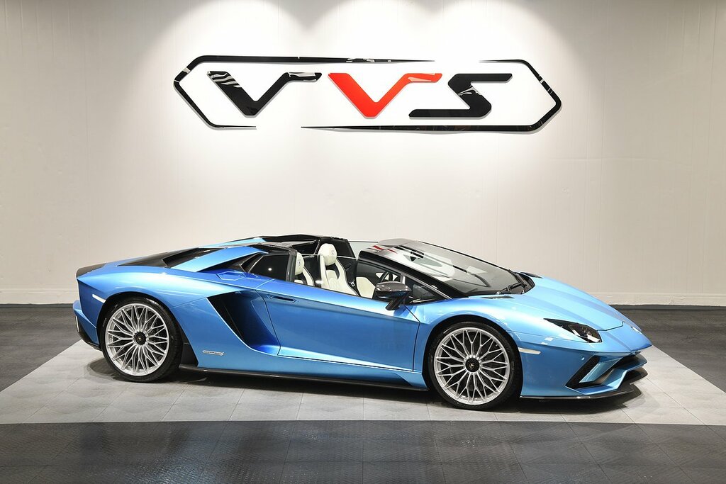 Lamborghini Aventador Lp 740-4 S Roadster Blue