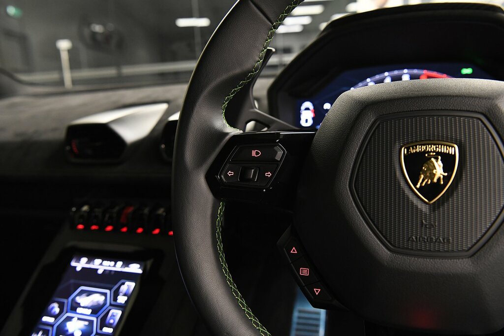 Lamborghini Huracan Tecnica Black #17