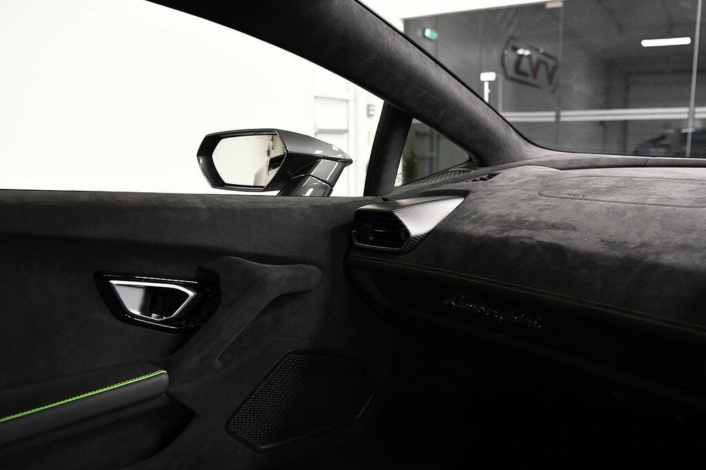 Lamborghini Huracan Tecnica Black #11