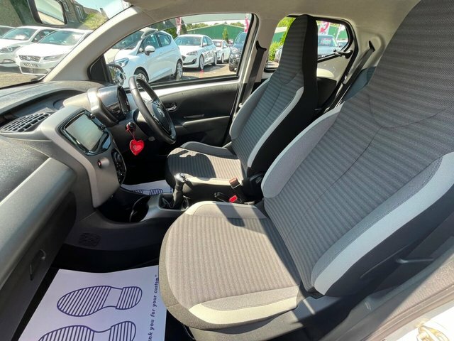 Toyota Aygo Vvt-i X-play Hatchback White #6