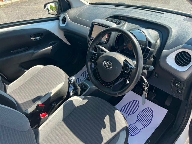 Toyota Aygo Vvt-i X-play Hatchback White #5
