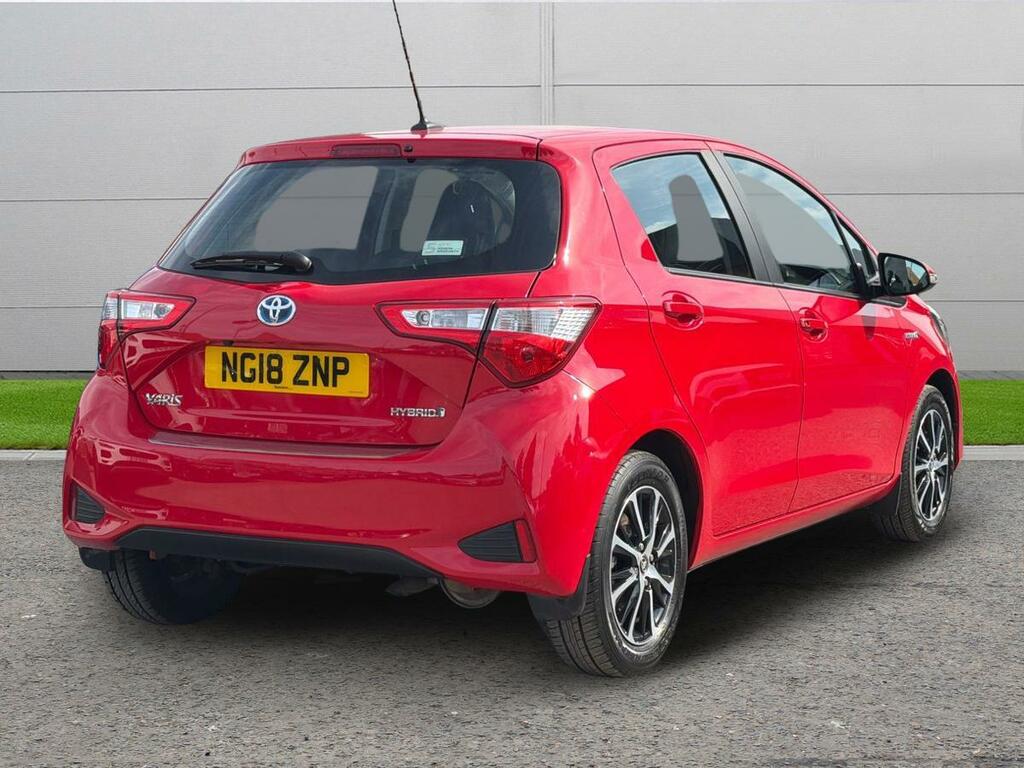 Toyota Yaris 1.5 Vvt-h Icon Tech E-cvt Euro 6 Ss NG18ZNP Red #4