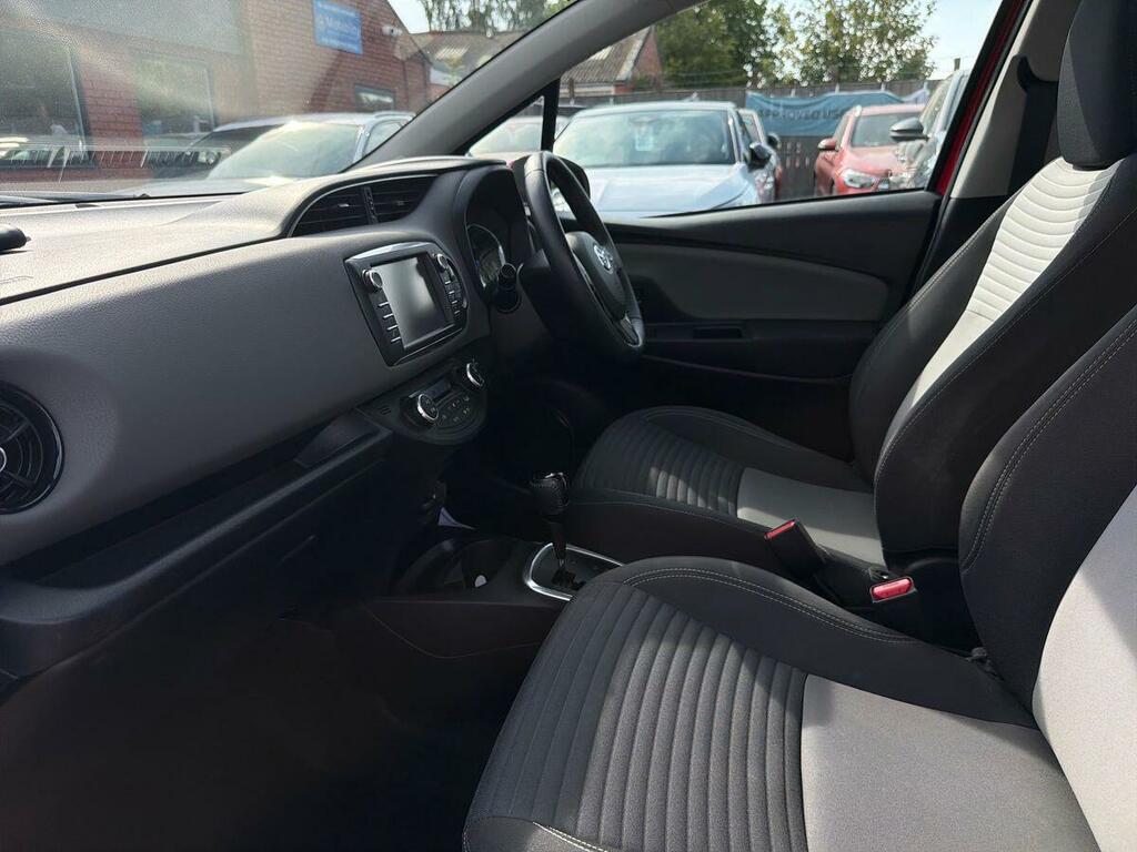 Toyota Yaris 1.5 Vvt-h Icon Tech E-cvt Euro 6 Ss NG18ZNP Red #2