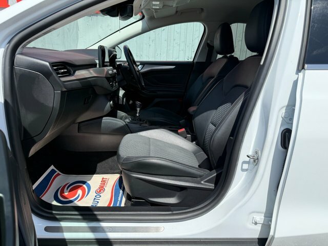 Ford Focus Hatchback HK70YTZ White #2
