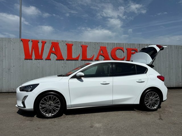 Ford Focus Hatchback HK70YTZ White #4