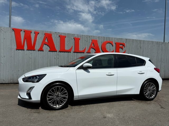 Ford Focus Hatchback HK70YTZ White #5