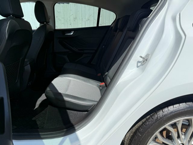Ford Focus Hatchback HK70YTZ White #3