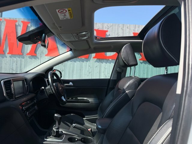Kia Sportage Suv AP66NBM White #2