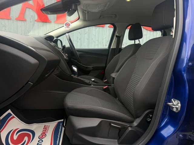 Ford Focus Hatchback EK17VXU Blue #6
