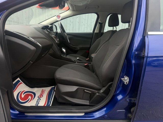 Ford Focus Hatchback EK17VXU Blue #2