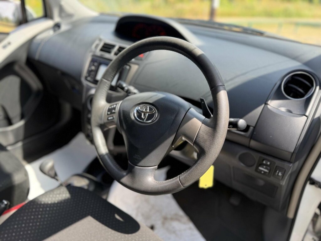 Toyota Yaris Hatchback Grey #32