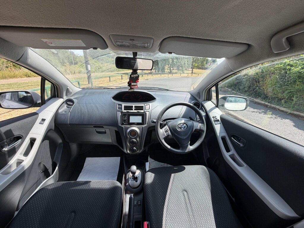 Toyota Yaris Hatchback Grey #15