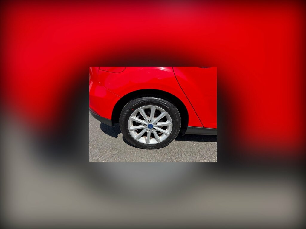 Ford Focus Titanium Red