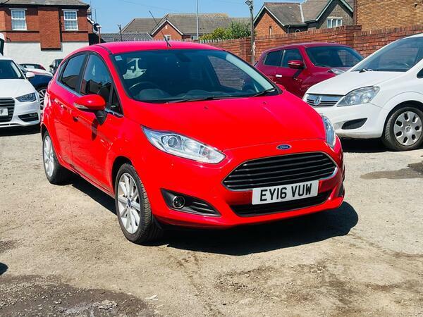 Ford Fiesta 1.6 Titanium Powershift Euro 6 Red