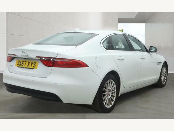 Jaguar XF 2.0D Prestige Euro 6 Ss White #4