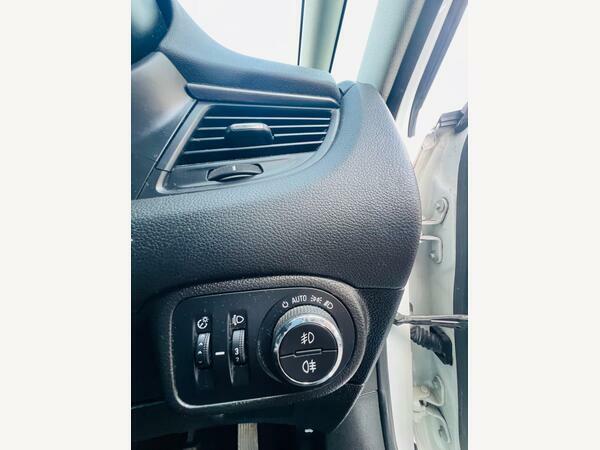 Vauxhall Zafira Tourer Zafira Tourer 1.8 16V Exclusiv Euro 5 Silver #26