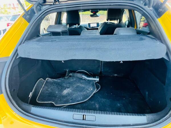 Peugeot 208 Peugeot 208 1.2 Puretech Allure Premium Eat Euro 6 White #23