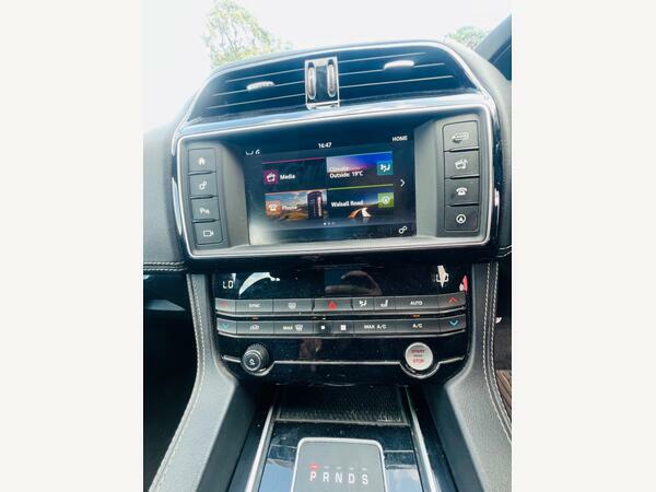 Jaguar F-Pace 2.0 R-sport Awd 178 Bhp Black #18