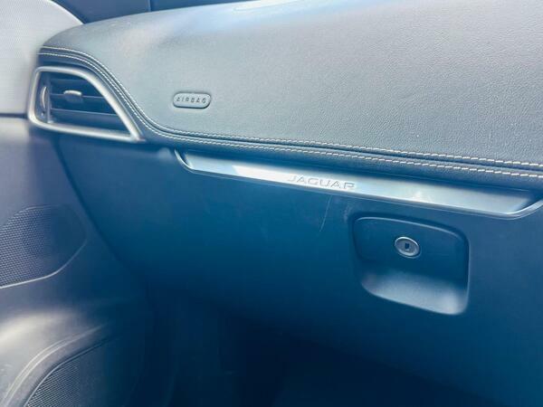 Jaguar F-Pace 2.0 R-sport Awd 178 Bhp Black #37