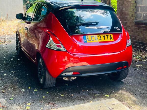 Chrysler Ypsilon 1.2 Se Hatchback Euro 5 Ss 6 Black #18