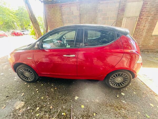 Chrysler Ypsilon 1.2 Se Hatchback Euro 5 Ss 6 Black #21