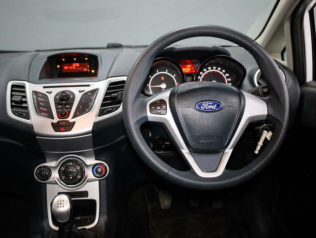 Ford Fiesta Edge Hatchback OU62YKV White #4