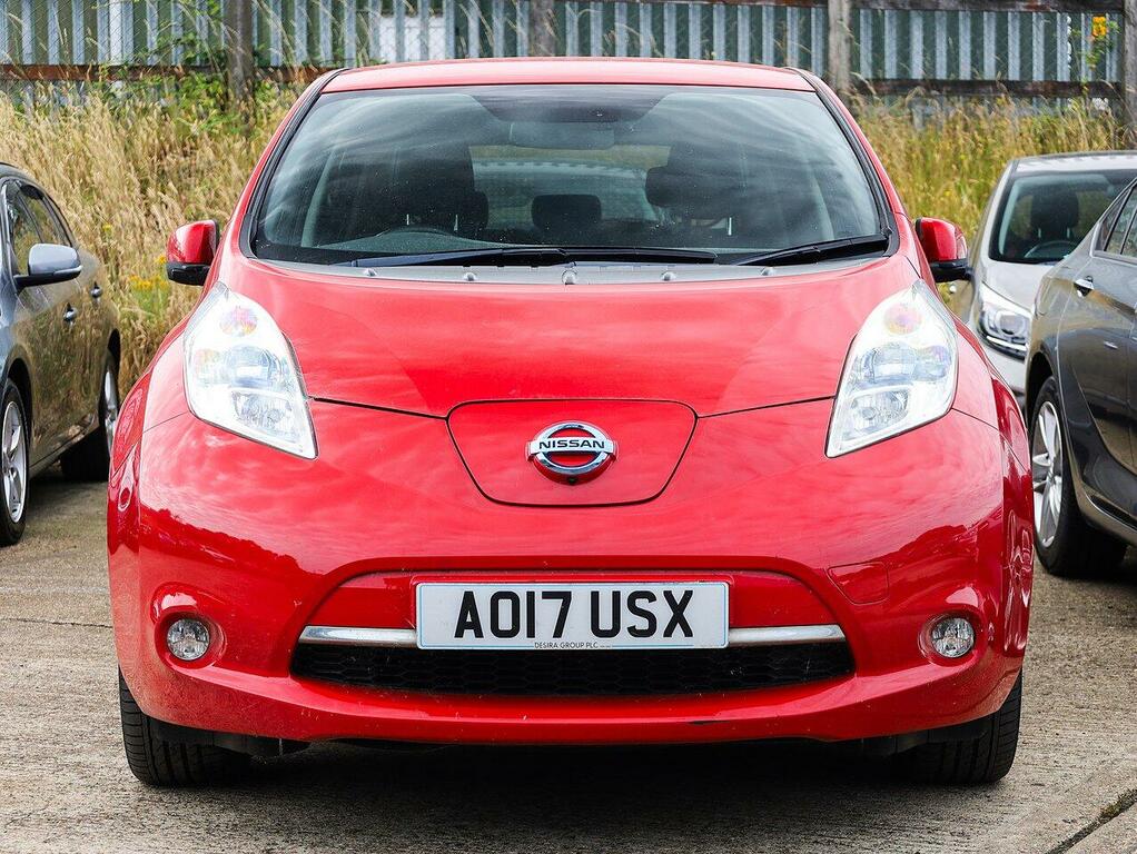 Nissan Leaf Tekna Hatchback AO17USX Red