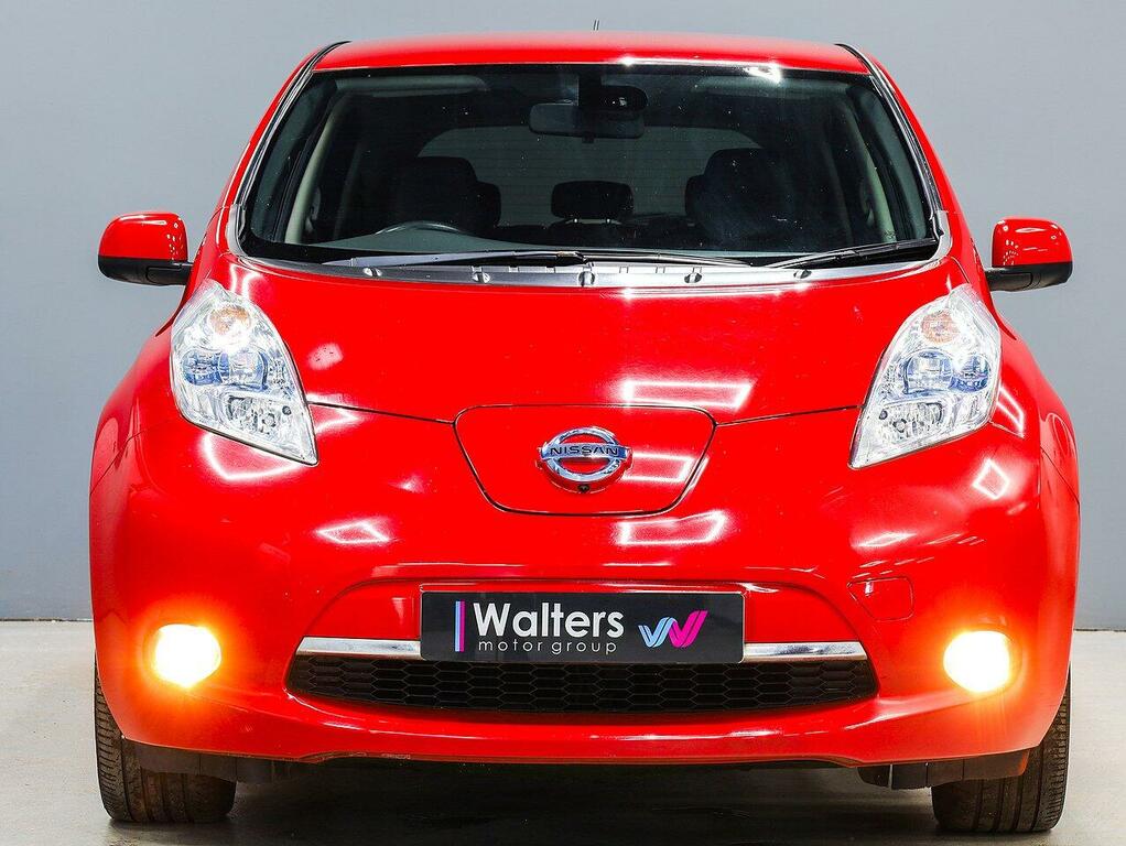Nissan Leaf Tekna Hatchback Red
