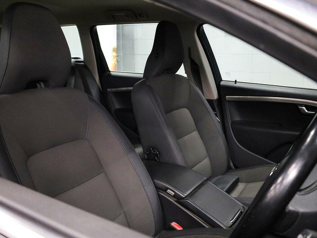 Volvo V70 D5 Se Black #12