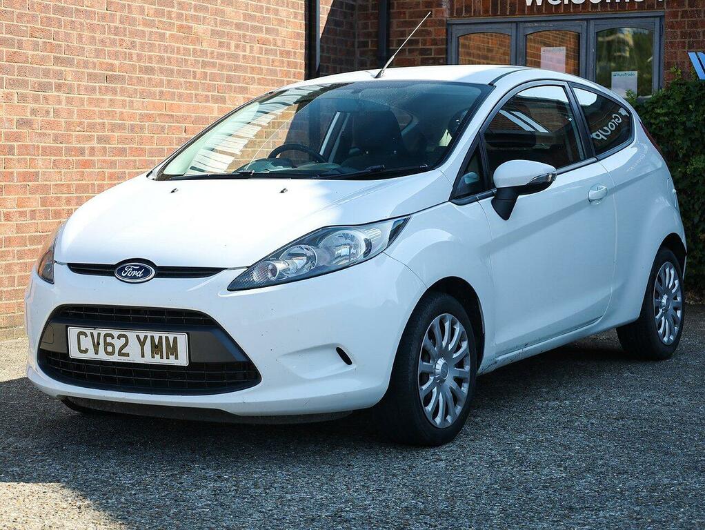 Ford Fiesta 1.3 White #4