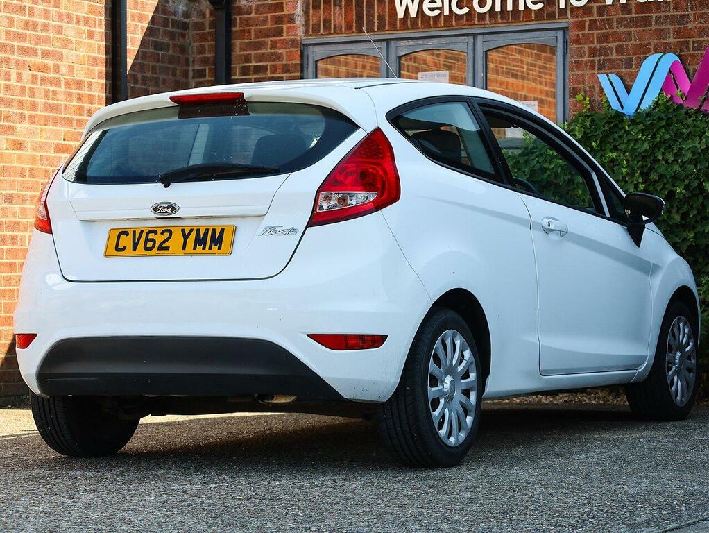 Ford Fiesta 1.3 White #5