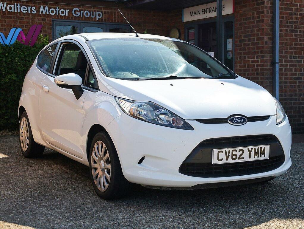 Ford Fiesta 1.3 White #2