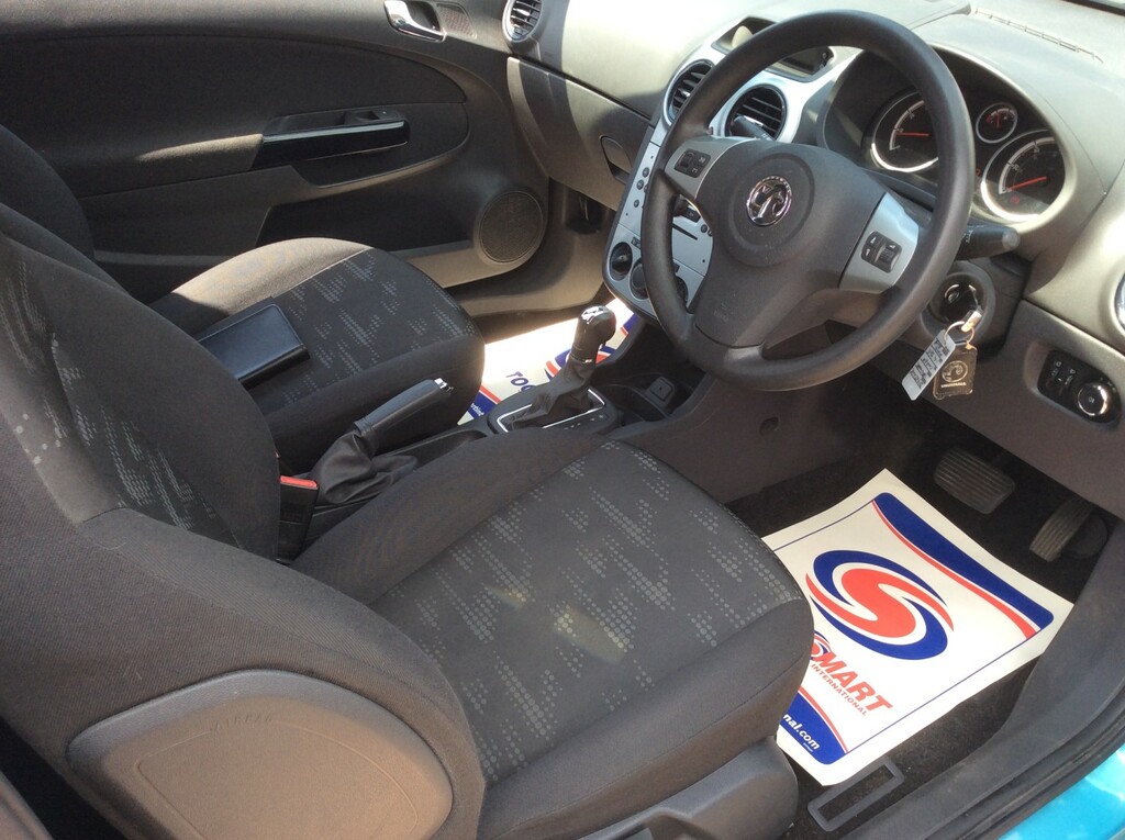 Vauxhall Corsa 1.4 16V Exclusiv Blue #5