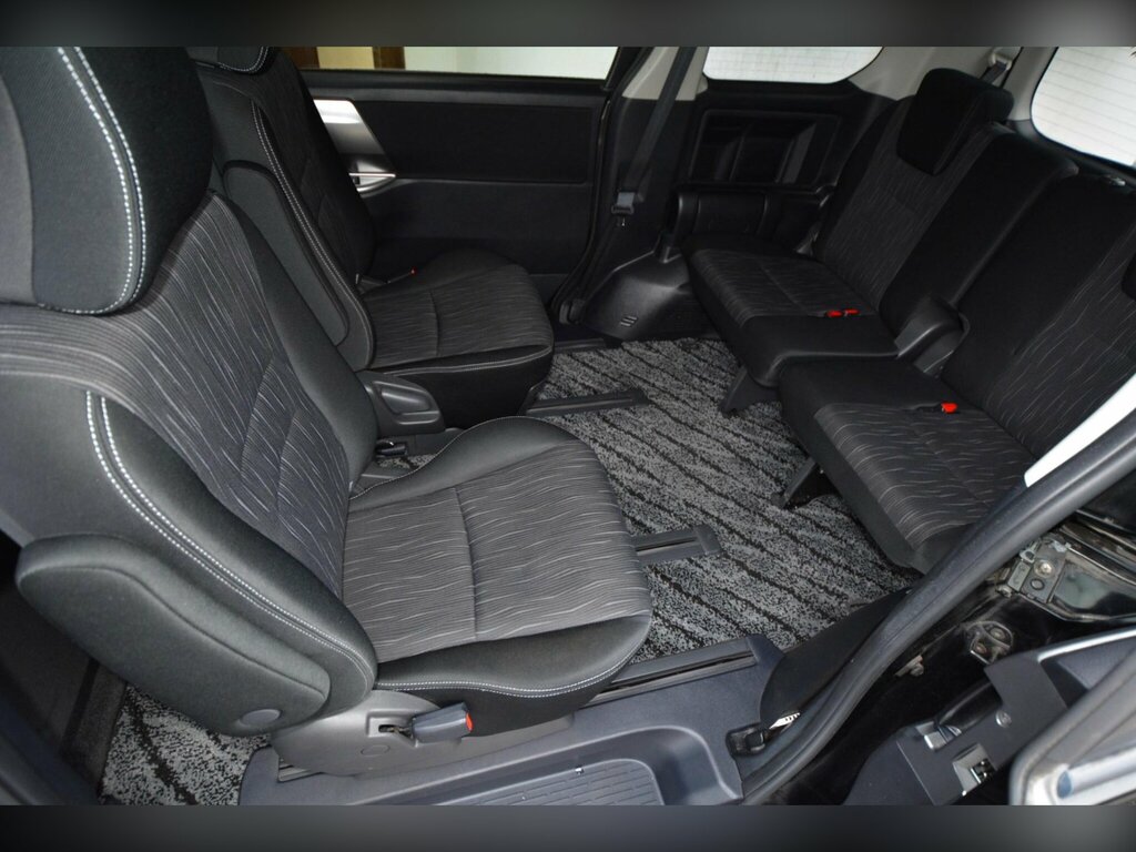 Toyota Voxy 2.0 5dr Black #34