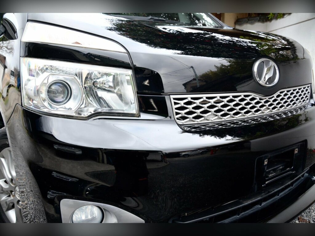 Toyota Voxy 2.0 5dr Black #17