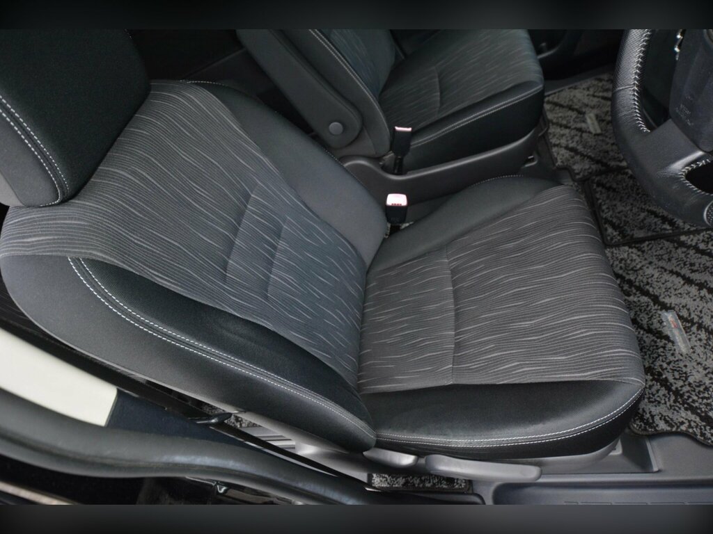Toyota Voxy 2.0 5dr Black #19