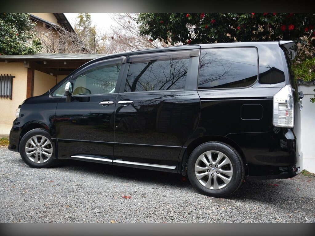Toyota Voxy 2.0 5dr Black #14