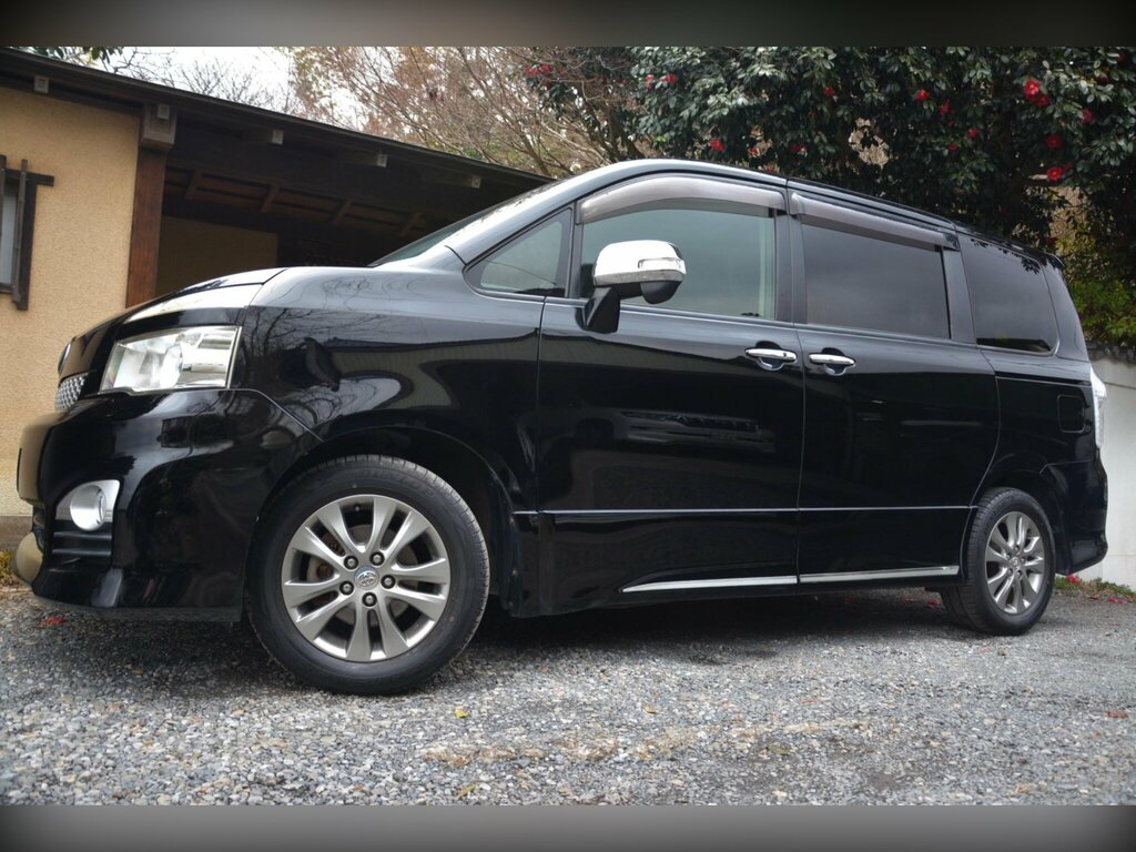 Toyota Voxy 2.0 5dr Black #10