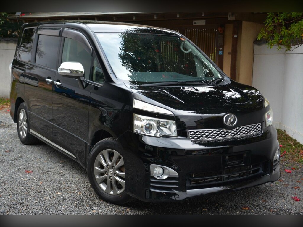 Toyota Voxy 2.0 Zs - Kiramaki Edition - Swivel Seats Black
