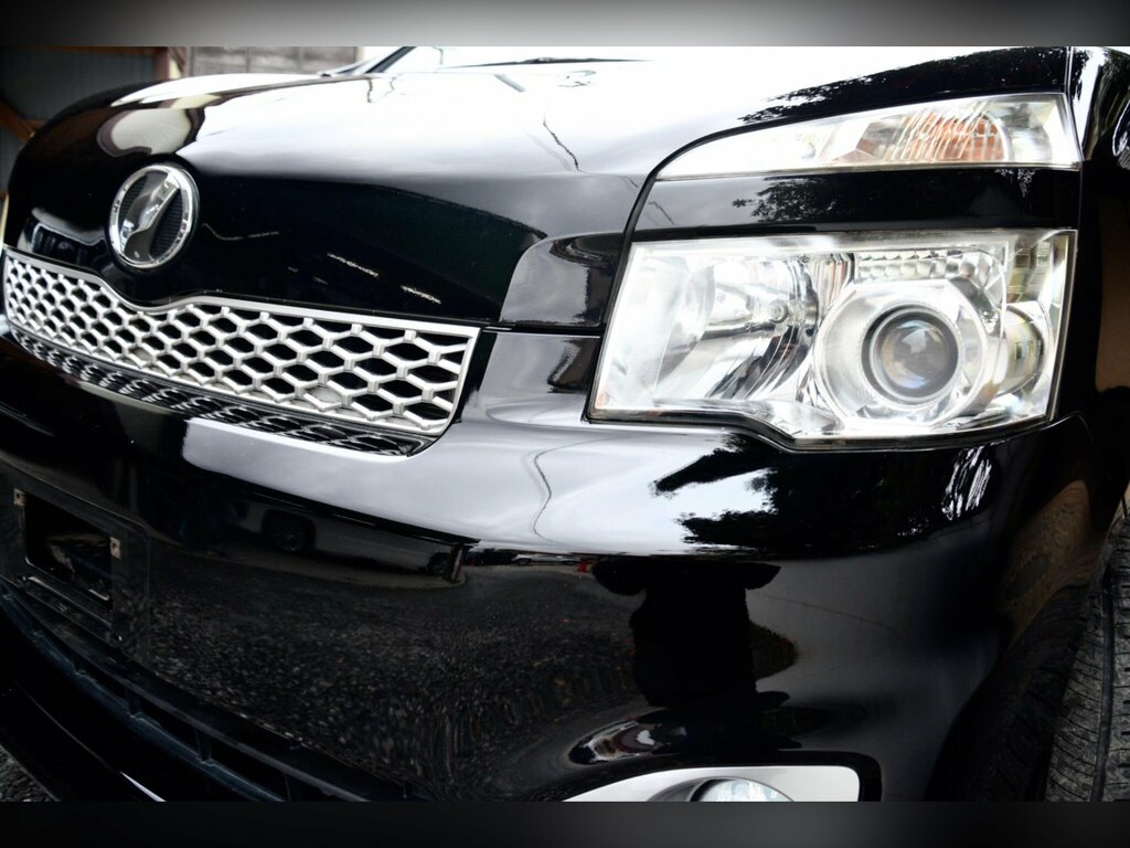 Toyota Voxy 2.0 5dr Black #18
