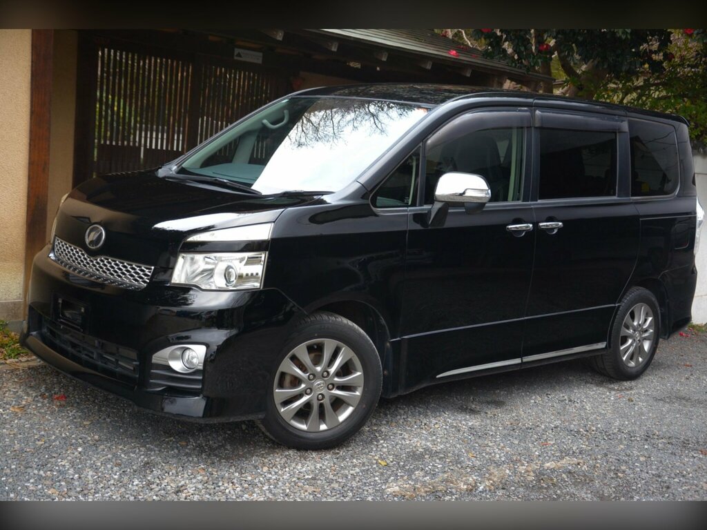 Toyota Voxy 2.0 5dr Black #9