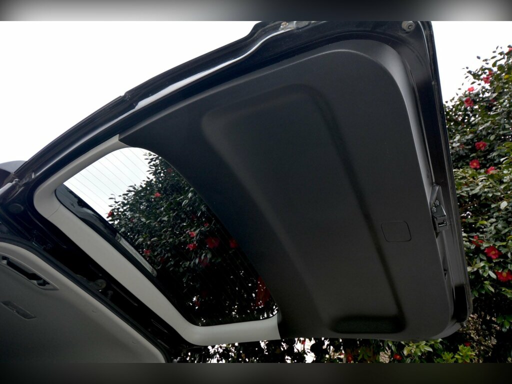 Toyota Voxy 2.0 5dr Black #40