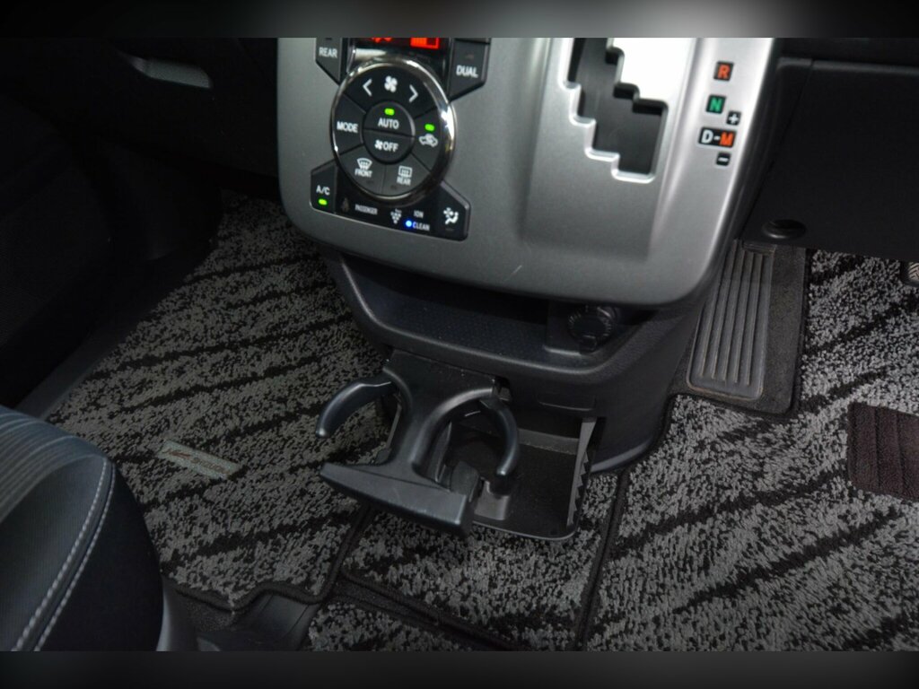 Toyota Voxy 2.0 5dr Black #48