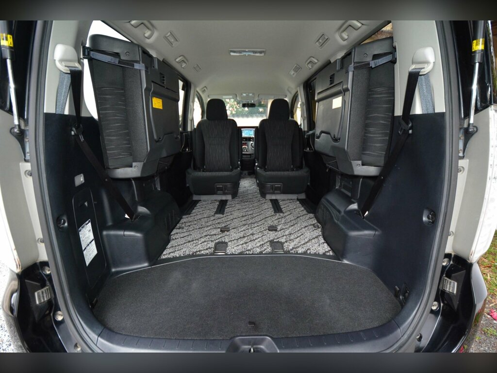 Toyota Voxy 2.0 5dr Black #37